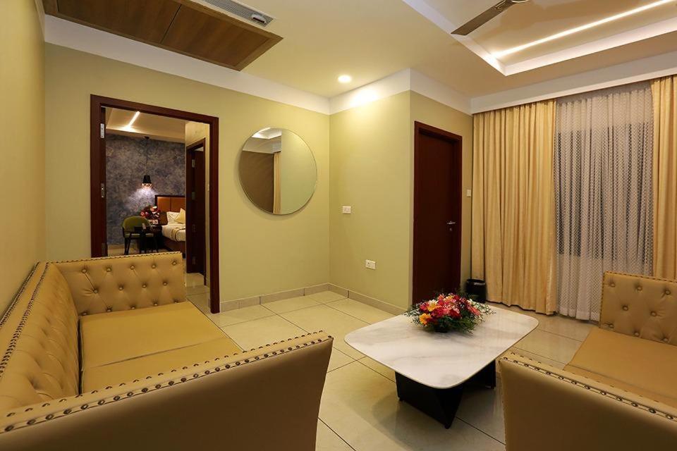 Hotel New York Square Kottayam Buitenkant foto