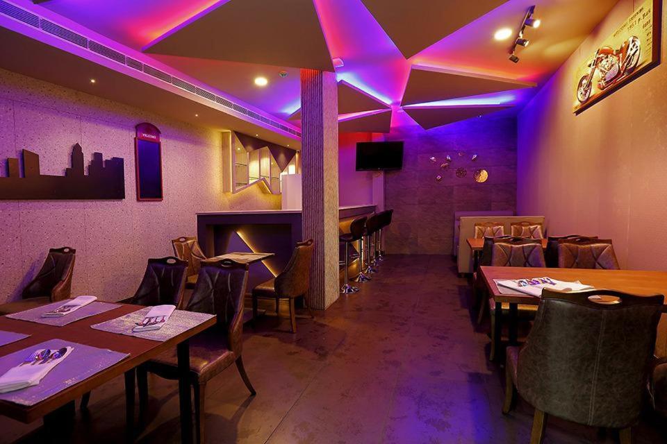 Hotel New York Square Kottayam Buitenkant foto