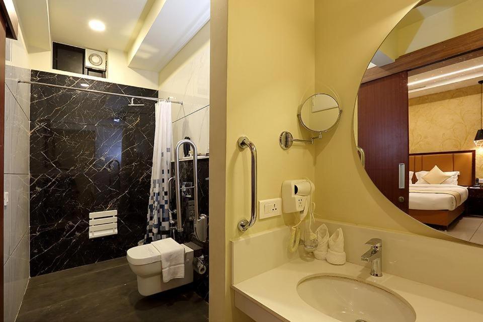 Hotel New York Square Kottayam Buitenkant foto