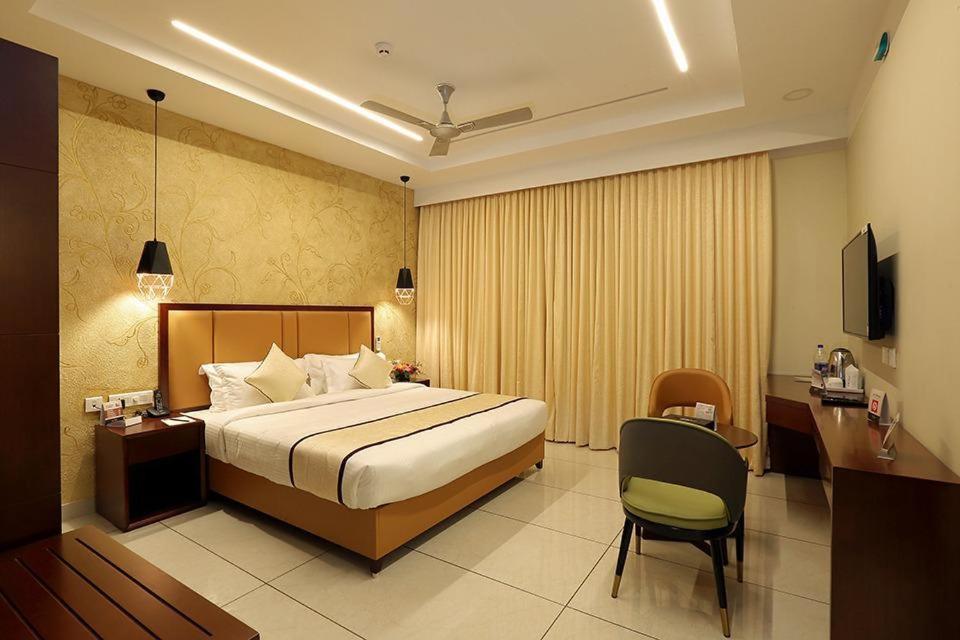 Hotel New York Square Kottayam Buitenkant foto
