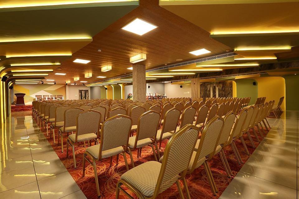 Hotel New York Square Kottayam Buitenkant foto