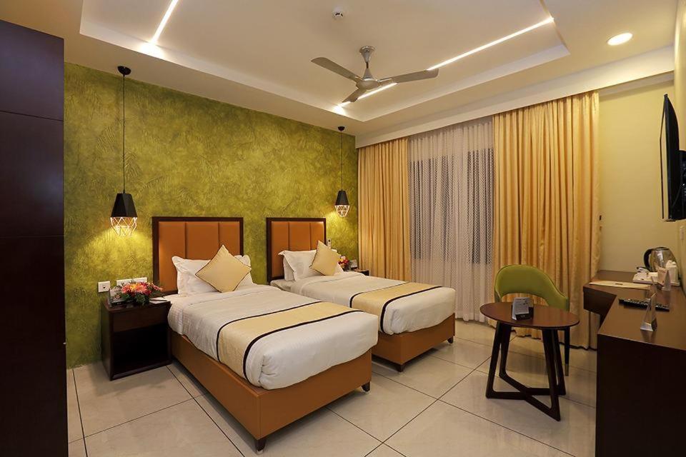 Hotel New York Square Kottayam Buitenkant foto