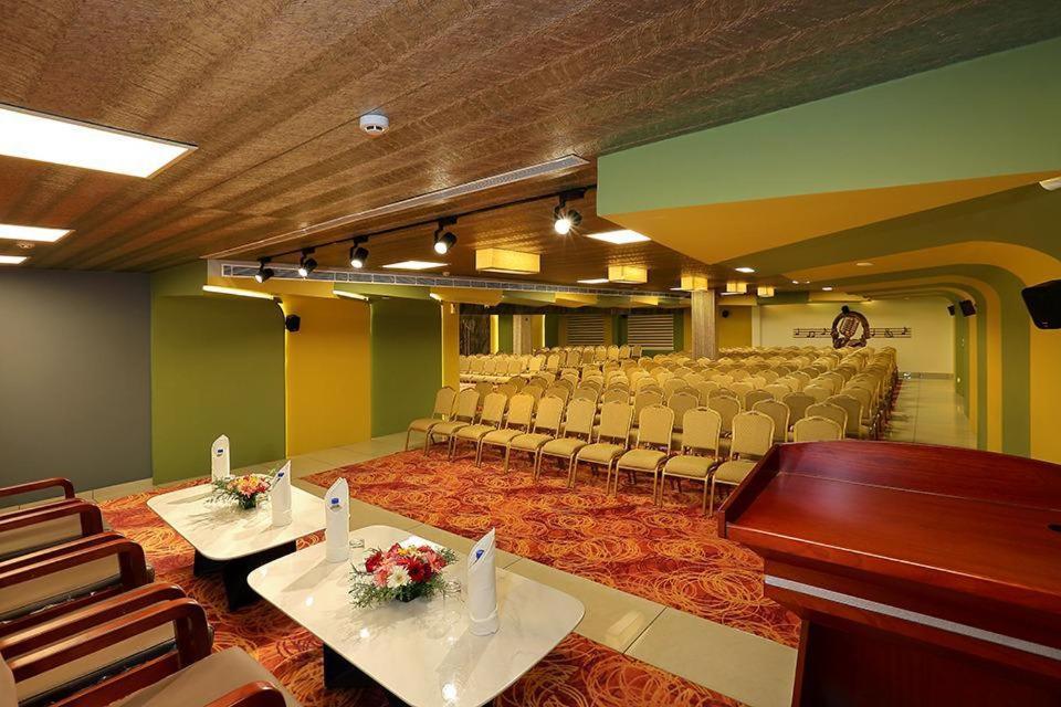 Hotel New York Square Kottayam Buitenkant foto