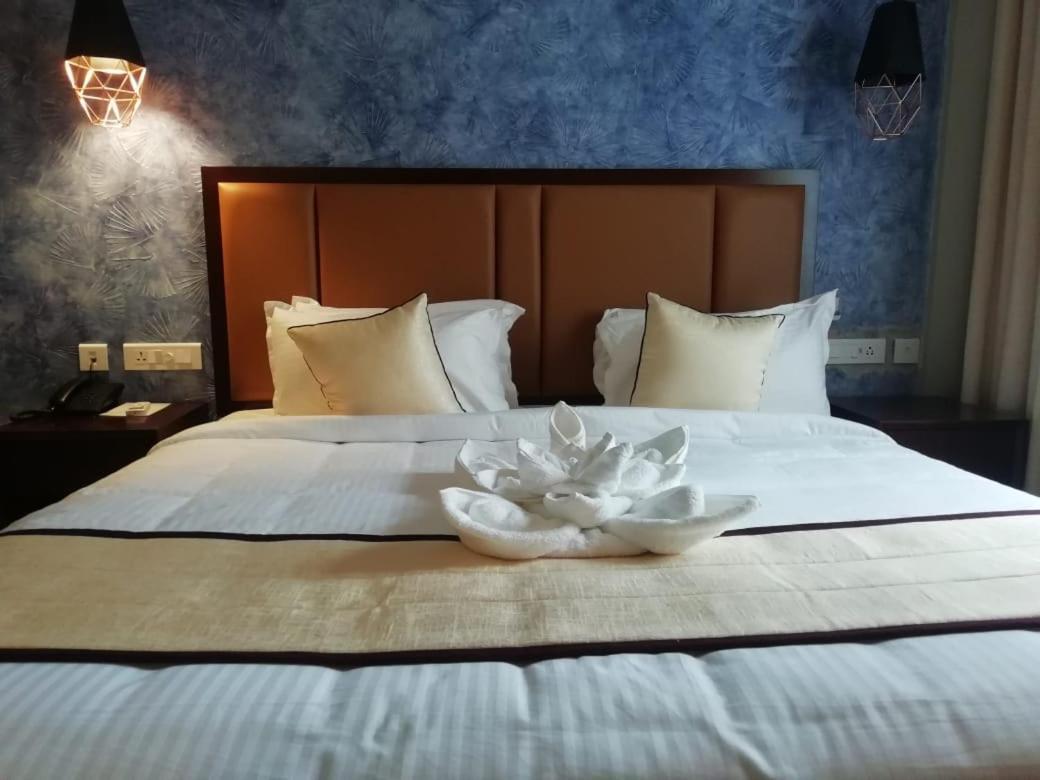 Hotel New York Square Kottayam Buitenkant foto