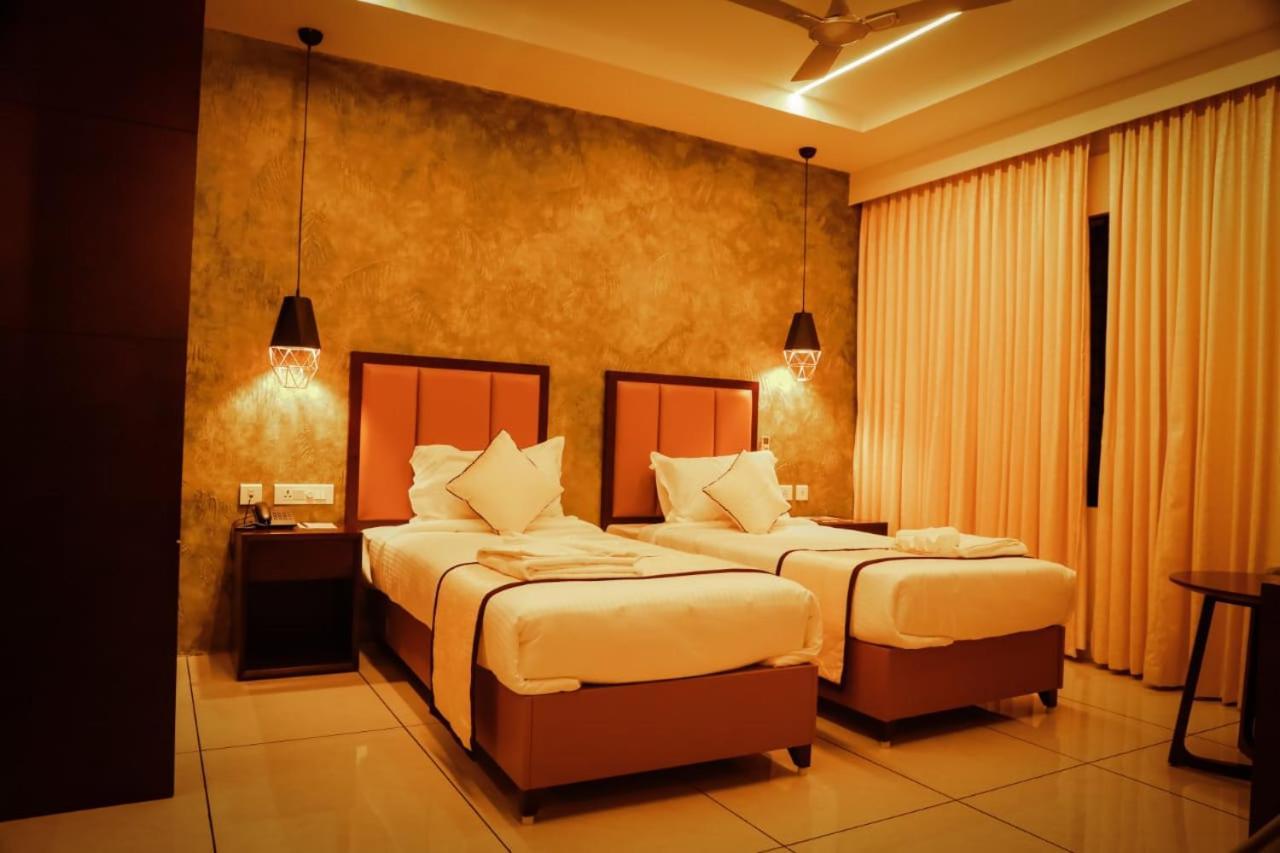 Hotel New York Square Kottayam Buitenkant foto