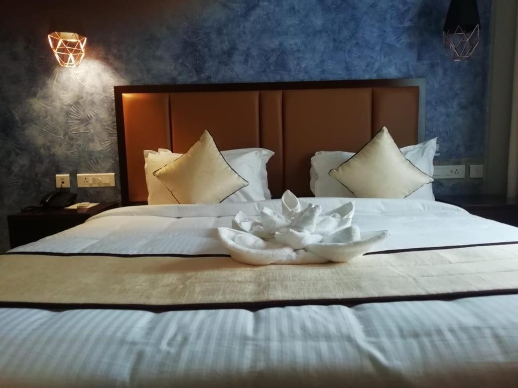 Hotel New York Square Kottayam Buitenkant foto