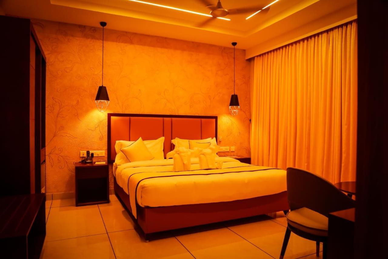 Hotel New York Square Kottayam Buitenkant foto