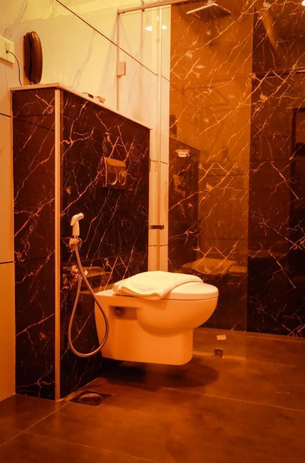 Hotel New York Square Kottayam Buitenkant foto