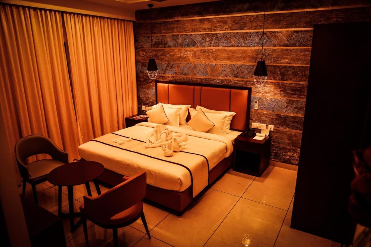 Hotel New York Square Kottayam Buitenkant foto