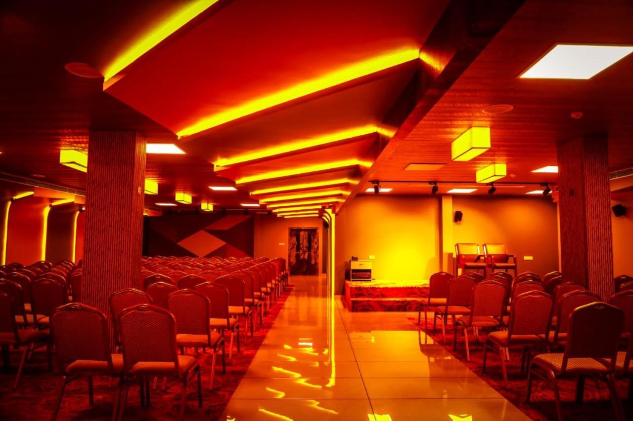 Hotel New York Square Kottayam Buitenkant foto